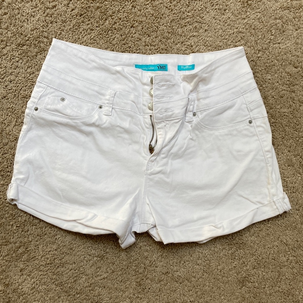 WannaBettaButt White Shorts
